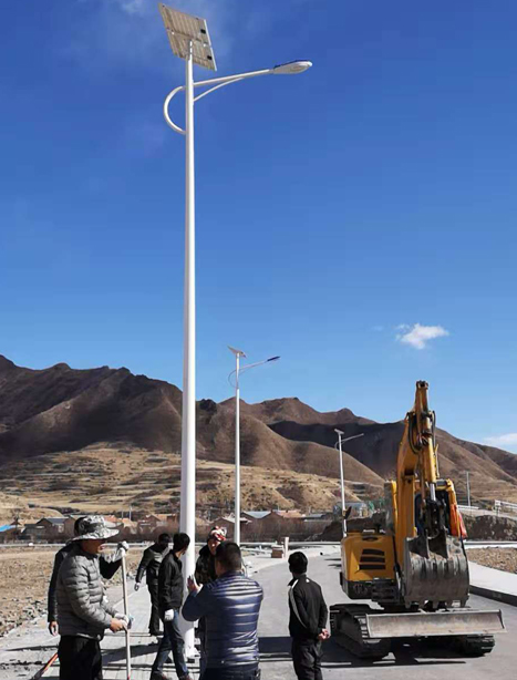 甘南碌曲10米化隆太阳能路灯项目